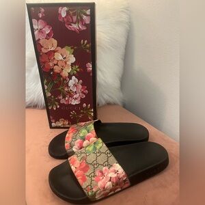 Gucci bloom slides sz 10, Euro 40. With box, dust bags and original tags.